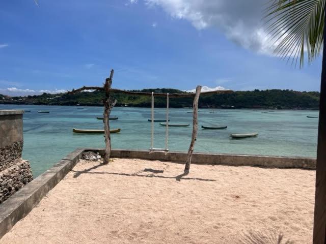 Mista Ceningan'S Beach Bungalows Previously The Kubu 221 Nusa Lembongan  Exterior photo