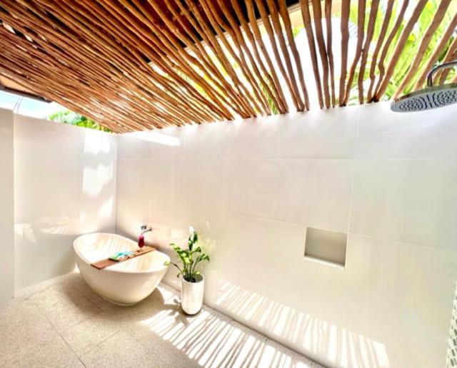 Mista Ceningan'S Beach Bungalows Previously The Kubu 221 Nusa Lembongan  Exterior photo