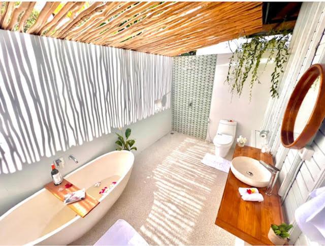Mista Ceningan'S Beach Bungalows Previously The Kubu 221 Nusa Lembongan  Exterior photo